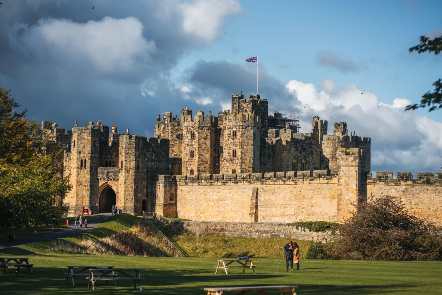 Alnwick Castle and its grounds, visited on the Harry Potter day tour from Edinburgh